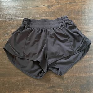 Size 2 Lululemon black hotty hot short (2.5 inseam)